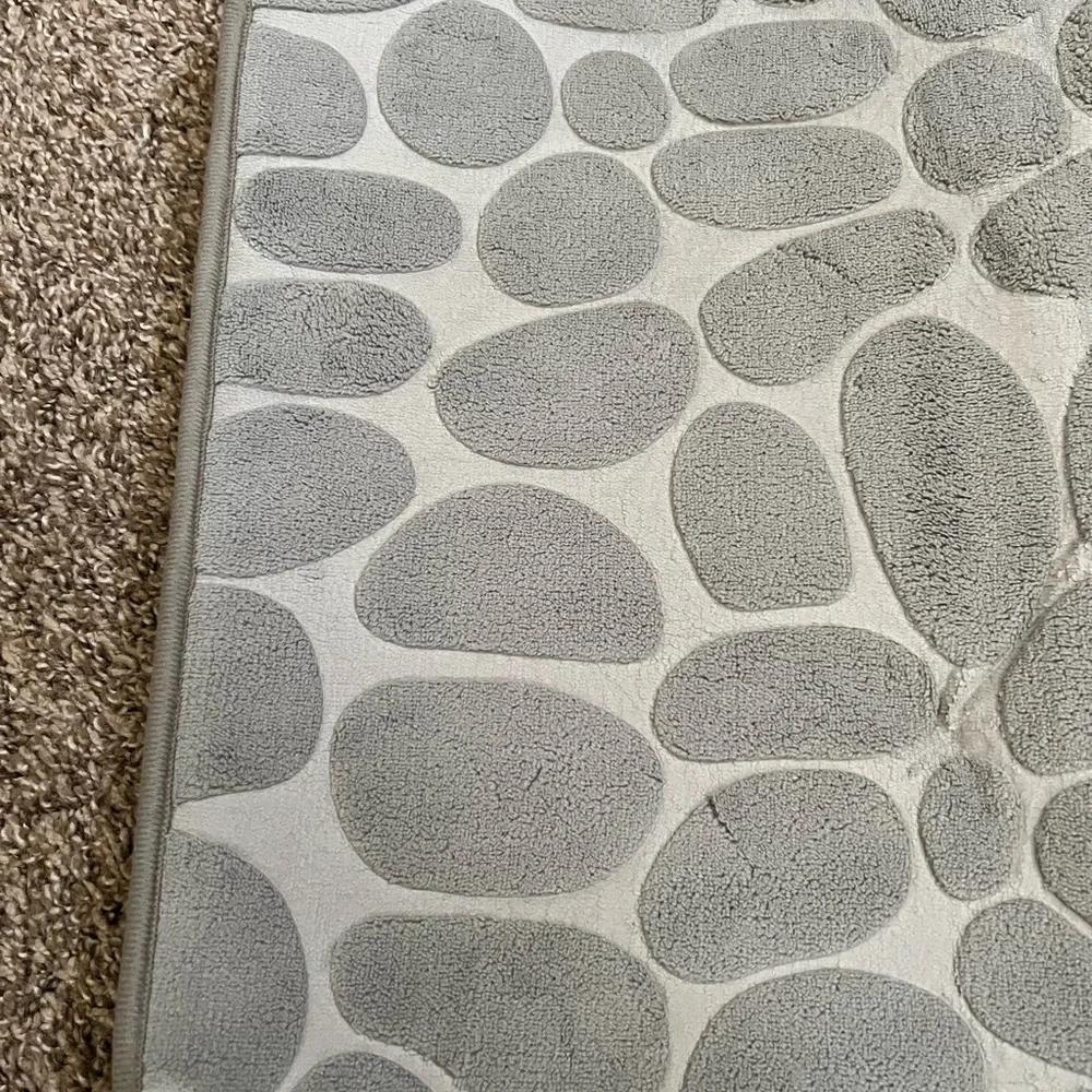 NEW BATHROOM RUG GREY COLOR